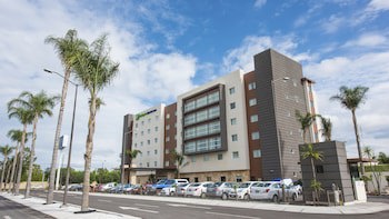 Holiday Inn Express & Suites Celaya, An Ihg Hotel