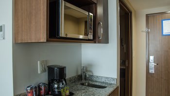 Holiday Inn Express & Suites Celaya, An Ihg Hotel