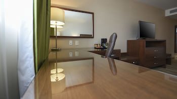 Holiday Inn Express & Suites Celaya, An Ihg Hotel