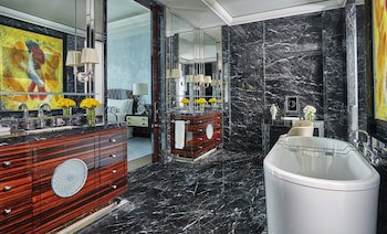 Four Seasons Hotel Bahrain Bay