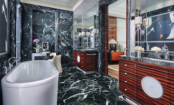 Four Seasons Hotel Bahrain Bay