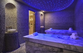 Four Seasons Hotel Bahrain Bay