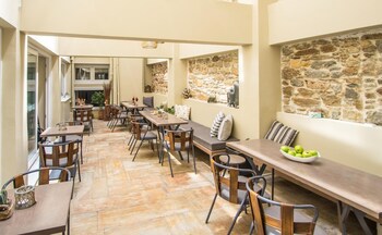 Diogenis Hotel