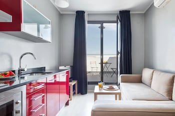 Fira Centric Apartments By Gaiarooms