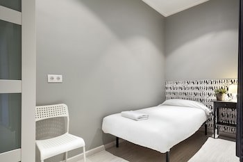 Fira Centric Apartments By Gaiarooms