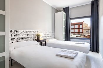 Fira Centric Apartments By Gaiarooms
