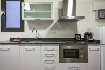 Fira Centric Apartments By Gaiarooms