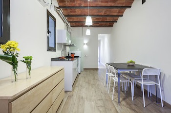 Fira Centric Apartments By Gaiarooms