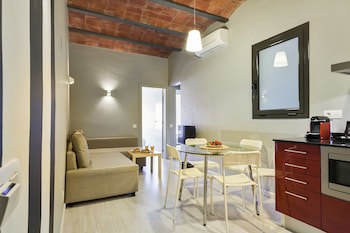 Fira Centric Apartments By Gaiarooms