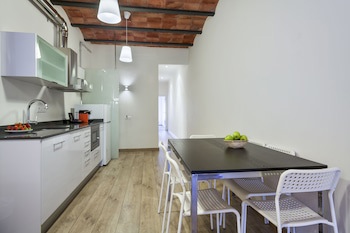 Fira Centric Apartments By Gaiarooms