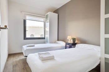 Fira Centric Apartments By Gaiarooms