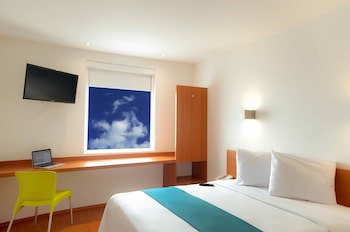One Monclova Hotel