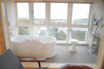 Breath Hotel