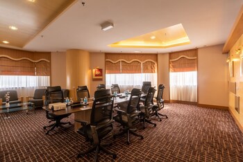 New World Suites