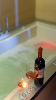 New World Suites