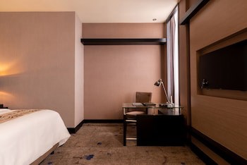 New World Suites