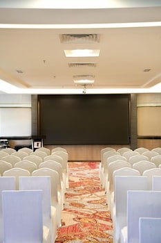 New World Suites