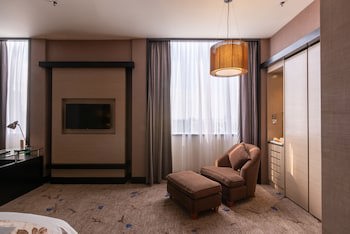 New World Suites