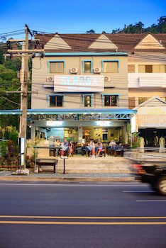 Seabox Khaolak Hostel