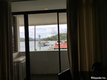 Coron Gateway Hotel & Suites