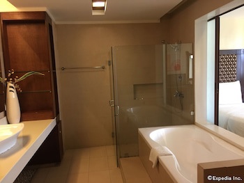 Coron Gateway Hotel & Suites
