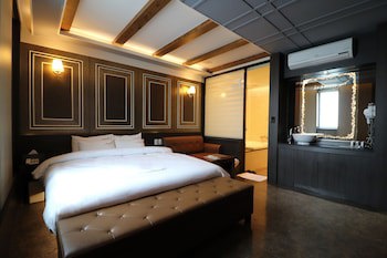 Airport Hotel
