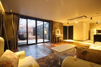 2 Heaven Hotel