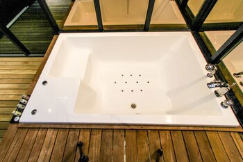 2 Heaven Hotel