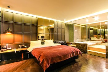 2 Heaven Hotel