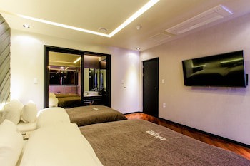 2 Heaven Hotel