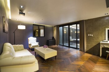 2 Heaven Hotel