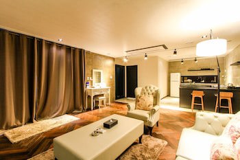 2 Heaven Hotel
