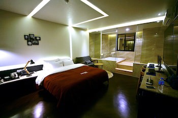 2 Heaven Hotel