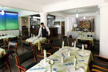 Hotel Laureles 70