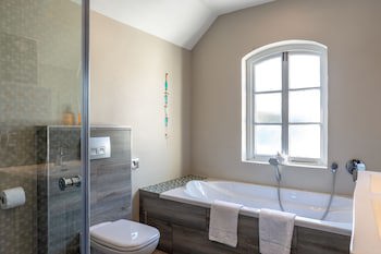 Whale Rock Luxury Lodge