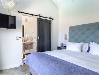 Whale Rock Luxury Lodge