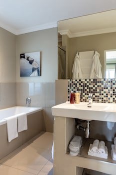 Whale Rock Luxury Lodge