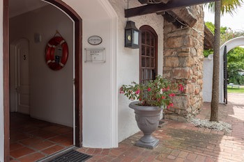 Whale Rock Luxury Lodge