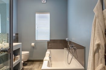 Whale Rock Luxury Lodge