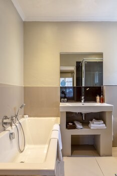 Whale Rock Luxury Lodge