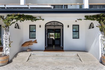 Whale Rock Luxury Lodge