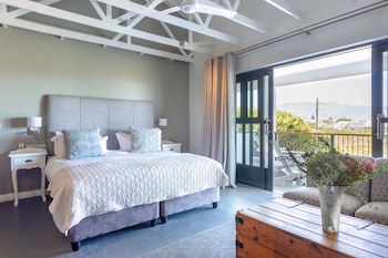 Whale Rock Luxury Lodge