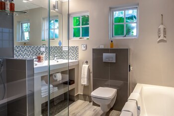 Whale Rock Luxury Lodge