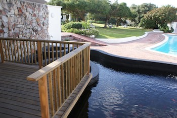 Whale Rock Luxury Lodge
