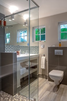 Whale Rock Luxury Lodge
