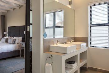 Whale Rock Luxury Lodge