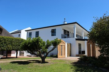 Whale Rock Luxury Lodge