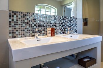 Whale Rock Luxury Lodge