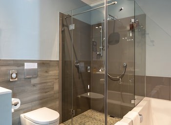 Whale Rock Luxury Lodge