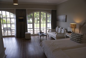 Whale Rock Luxury Lodge